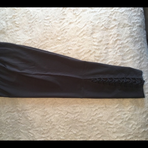 Fabletics Crop Lattice Pant - Picture 2 of 3